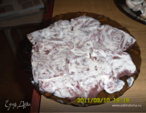 смазать майонезом и оставить пропитываться(минут 30-50) 