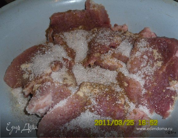 затем сахар(где-то гр. на 300 мяса 1ч.л.) 