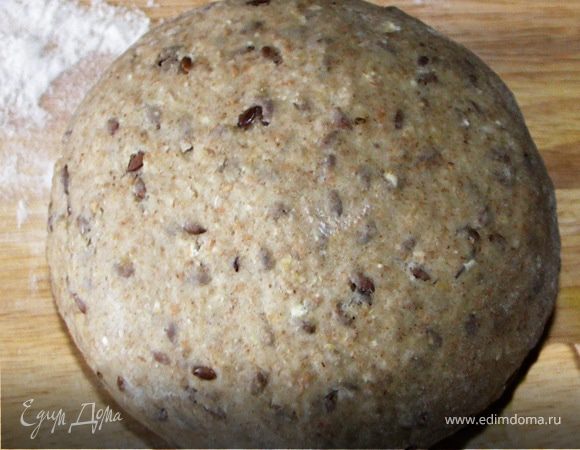 Его нужно закрыть пищевой плёнкой и оставить дозревать мин на 40.После вложить на доску посыпанную мукой(1ст.л.) и немного вымесить.Получится очень податливое эластичное тесто.