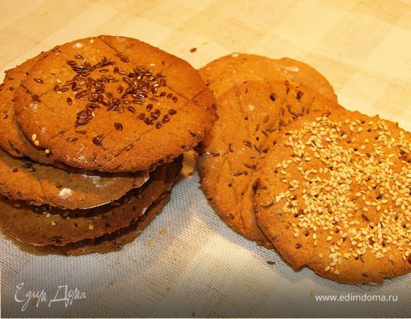 И в духовку(предварительно разогретую до 180С).Я выпекаю 20 мин при нагреве верх-низ и 5 мин при конвекции с грилем.Ну вот и всё наши необыкновенно вкусные,полезные,чуть хрустящие хлебцы готовы!После них во рту чудесное послевкусие)),а для меня это очень важный показатель)Приятного аппетита!:)