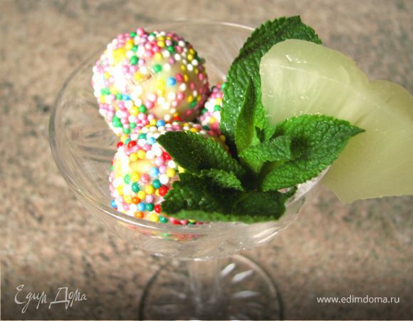 Можно украсить посыпкой или кокосовой стружкой. Подавать охлажденными. Приятного аппетита) 