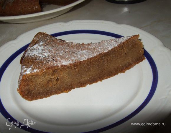 1. Просейте муку вместе с разрыхлителем, кардамоном (муск. орехом) и солью в миску. 2 ст.л. кофе залейте 2 ст.л. кипятка, размешайте, остудите.
2. Размягченное масло (кроме 1 ст.л.) взбейте миксером с 1 ст. сахара. Добавляйте яйца по одному, каждый раз вымешивая до однородности. Добавьте остывший кофе и сметану.
2. Постепенно всыпьте муку, размешайте. Выложите тесто в форму, выпекайте 30-35 мин. при 180 град.
4. Пока кекс выпекается, сделайте сироп. Влейте в кастрюльку 1 стакан горячей воды, всыпьте оставшийся стакан сахара и 2 ст.л. кофе. Доведите до кипения на среднем огне, помешивая, чтобы сахар полностью растворился. Сделайте в готовом кексе несколько дырочек зубочисткой и полейте его горячим сиропом, не вынимая из формы. Охладите и подавайте к чаю.