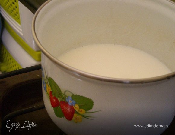 Разогреть молоко до 40 С.