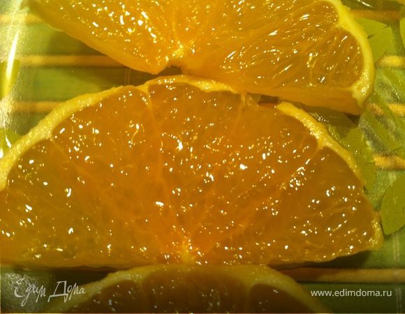 Апельсины помыть, очистить от кожуры. Нарезать дольками.Дальше все происходит динамично и снимать фото не было возможности. Но все очень просто:)