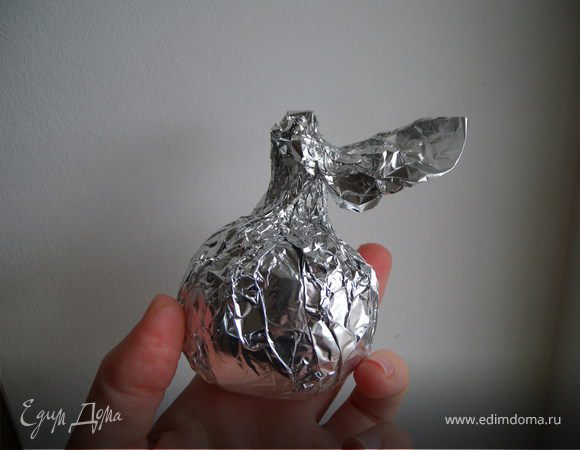 Завернуть в фольгу яблочко (плотно). За счет того, что каша вберет при выпекании весь яблочный сок они получатся сухими...