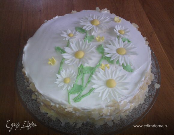 Коржам даем хорошо пропитатся. Украшаем по желанию. Можно залить шоколадом, тогда получится торт «Улыбка негра», а можно покрыть сметанным кремом, тогда будет «Молочная девочка». 