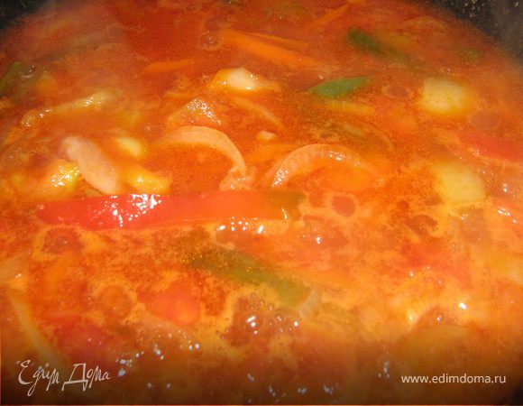 добавить томатный кетчуп и не много воды,посолить по вкусу,довести до кипения.