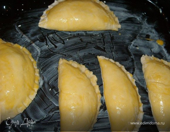 Не забываем смазать желтками.