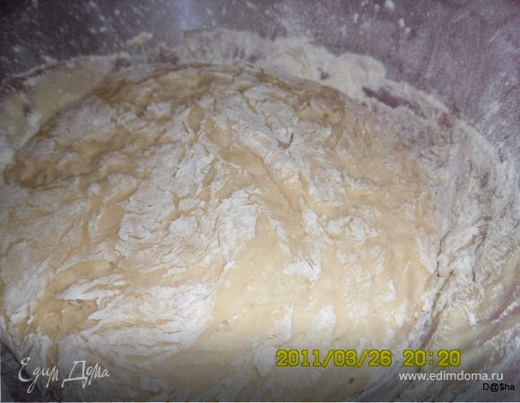 Добавить яйцо, муку,раст.масло(1-2ст.л.) и замесить тесто.Оставить еще на полчасика