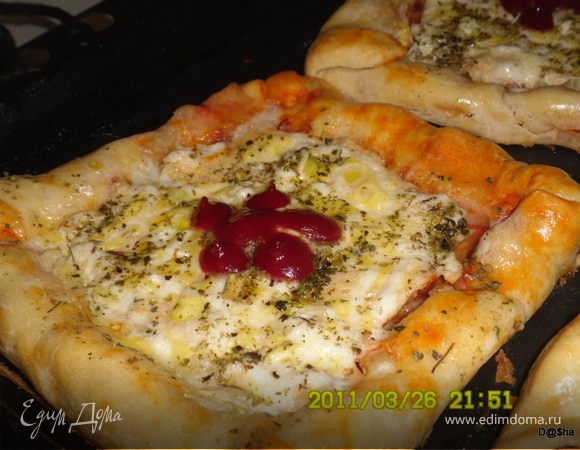 Поставить в духовку запекать минут на 25-30.
У нас дома не было сыра, но с ним будет намного вкуснее(посыпать сверху сыром).