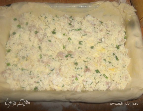 Начинка у меня была такая. Я размяла творог, добавила порезанное вареное куриное мясо, зеленый лук, специи и йогурт. Вкус получился очень интересный