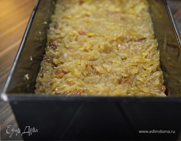 Затем выкладываем всю тыкву. Разравниваем.