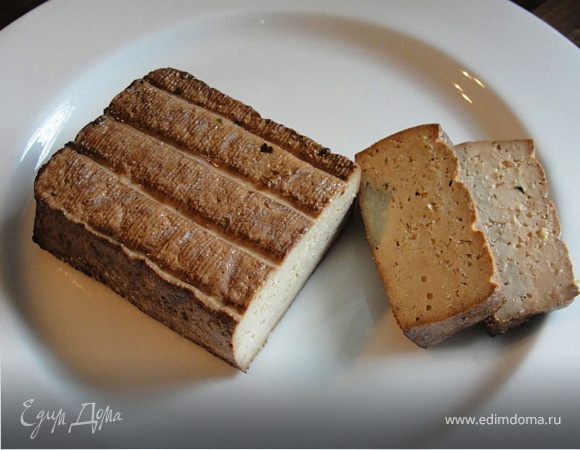 Тофу порезать кубиками.