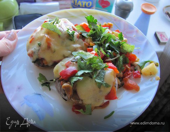 15-20 минут в духовке и наше сочное удовольствие уже на тарелке! Чтобы добавить свежести в блюдо, присыпаем петрушкой и мятой. 
Приятного аппетита!