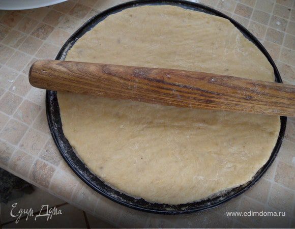 2. Промыть рис до прозрачной воды, залить 2-мя мерами кипятка, отварить. Протереть через сито.  ( 2 вариант. Рис отварить с кокосовой стружкой. Вместо сита - перебить погружной насадкой блендера)