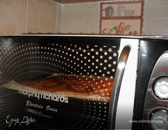 Отправляем в духовку и её не открываем.Всегда при 180 градусах минут 40.Сегодня вот в этой духовочке 160 градусов программа для выпечки тортов с вентилятором 20 минут и красота.