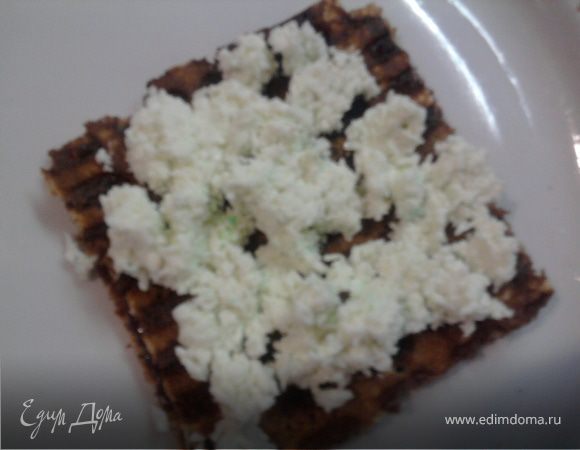 Вторую - кокосовой начинкой...