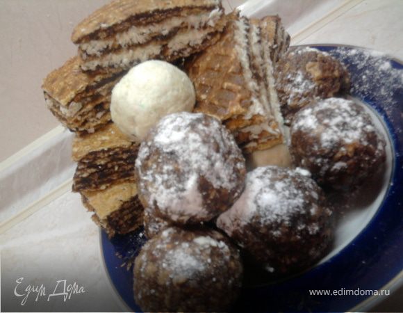 Сил на приготовление глазури не было, а вот на чашечку горячего чая с конфеткой - да!