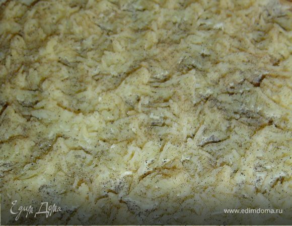 Блины смазываем творожным сыром,сверху кладем картофель, солим и перчим по вкусу.