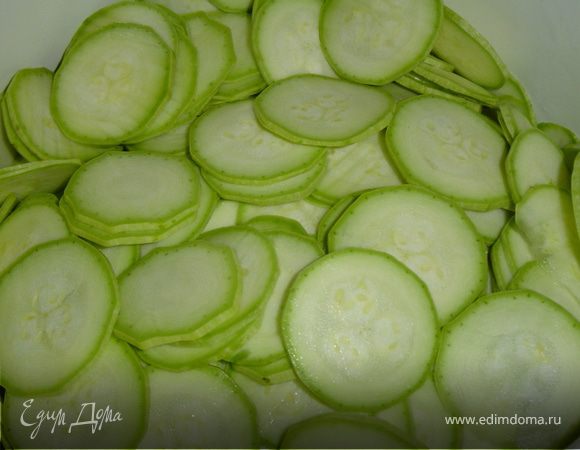 Кабачки нарезаем кружочками