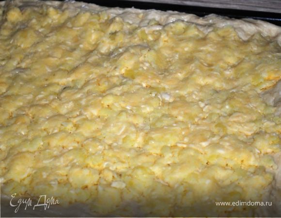 сверху выложить картофельно-сырную массу. 