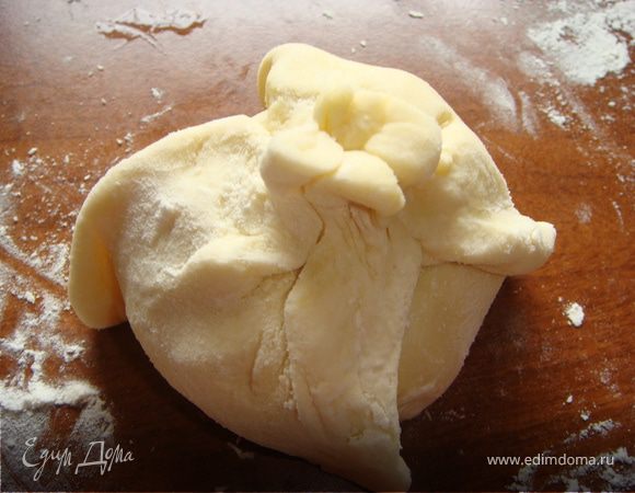 Перед подачей охладить и присыпать сахарной пудрой, а затем корицей.
