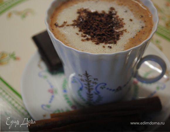 Разлить Шоколадное молоко по чашкам. Добавить взбитый желток и сверху посыпать тертым шоколадом. Готово!=)