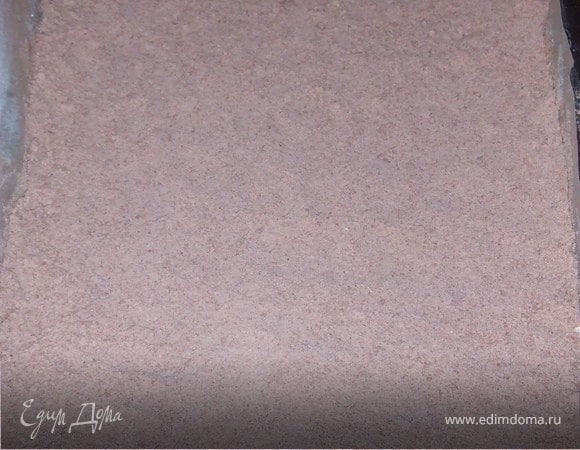 Сверху, тоже аккуратно, выложить вторую часть теста. Отправляем пирог в духовку на 45-50 минут при 180*С