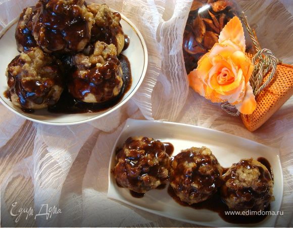 Глазурь:
Перемешать все продукты для глазури и на маленьком огне, при постоянном помешивании, довести смесь до кипения. 
А теперь покрываем глазурью наши шарики. Вот и готово наше шоколадно-ореховое приворотное зелье))) 
