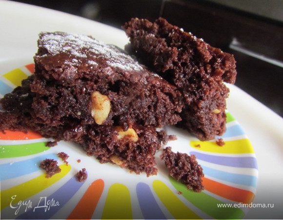 Выпекать в заранее разогретой духовке при 180С 25-30 мин. Дать остыть и нарезать на квадратики, присыпать сахарной пудрой (при желании).