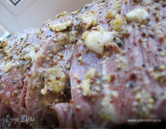 Натереть мясо маринадом и оставить на 1-2 часа.