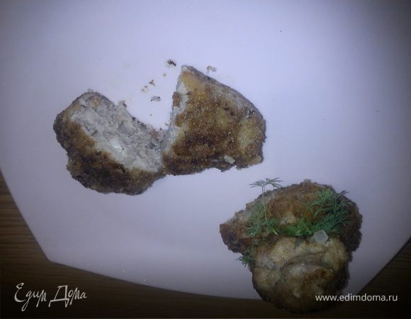 батон замочить  в молоке (предварительно нагрев что бы было тёплое)оставить на 3 мин.затем отжать и положить в ёмкость.