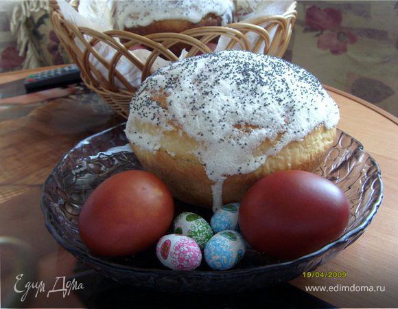 Готовые куличи вынимать из формы и ГАРЯЧИМИ!!! обмазывать помадкой и посыпать маком.
После остывания помадка подсыхает. 