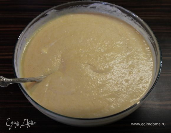 Все соединить, белки добавить в последнюю очередь и аккуратно размешать.