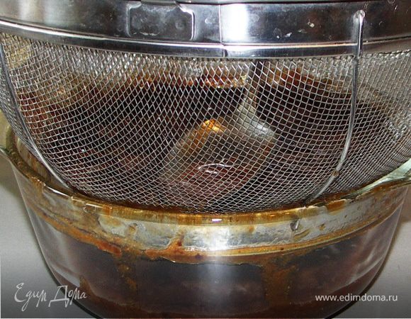 Протереть пюре через сито.Добавить сахар и ещё немного проварить до загустения.Готового пюре должно получиться 400г.Если получилось меньше,добавьте немного сиропа от варенья.Или же пропорционально уменьшите кол-во белков.