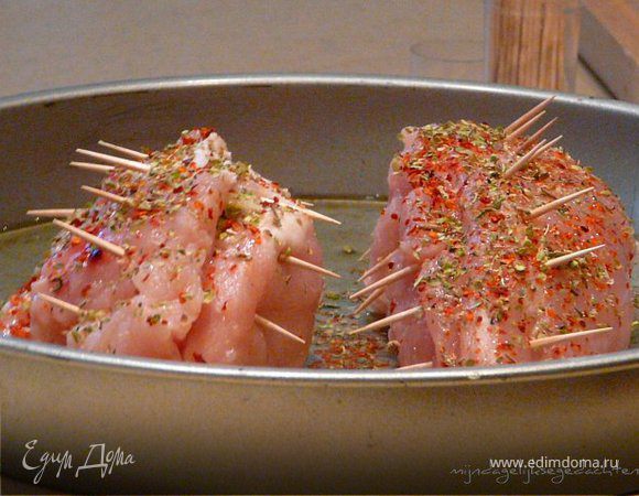 зубочисктами заколоть шов, выложить их на хорошо смазаный маслом противень, сверху посолить, поперчить и запекать 30-35 мин при 180С. Вынуть зубочистки и подавать:)