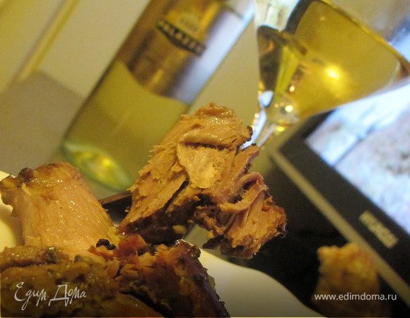 Положить мяско в пакет для запекания и выпекать около 1 часа в духовке 220 гр.Приятного аппетита!!!))))))