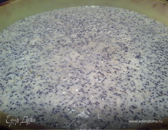 Влить тесто в смазанную маслом формуюПоставить в духовку,разогретую до 180 градусов.Выпекать примерно 50 минут.