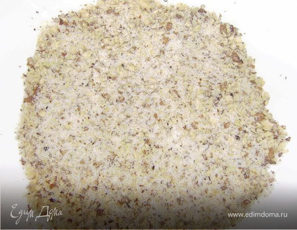 Орешки измельчить в блендере и смешать с сахарной пудрой и ванильным сахаром.. Все хорошо перемешать до однородной массы...