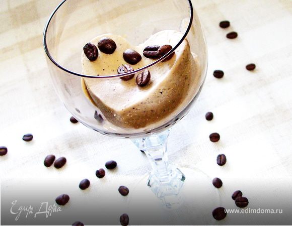 Через 3-4 часа(не больше)достаём формочки(силиконовые) и вынимаем из них них мягкое мороженое))