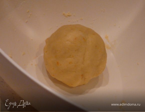 Соединить ингредиенты для теста, сформировать шарик и охладить в холодильнике часок.