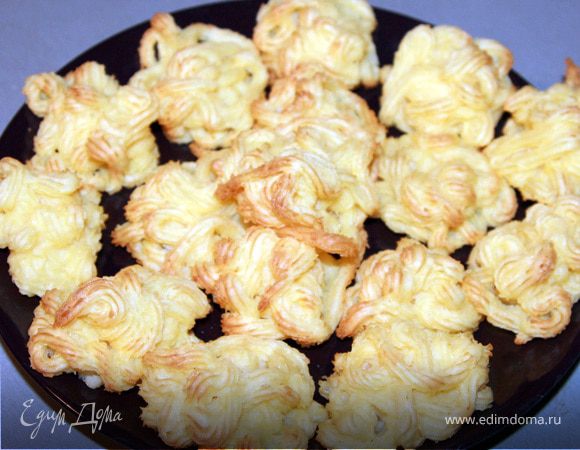 Ставим в разогретую до 180 градусов духовку на 10 минут. 