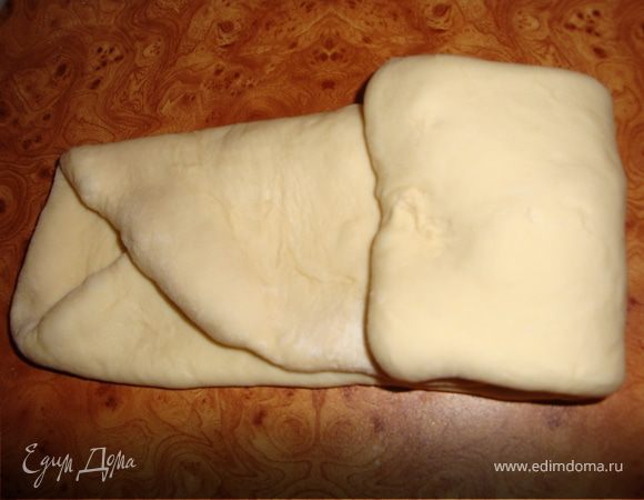 Сворачиваем лепешку вот так.