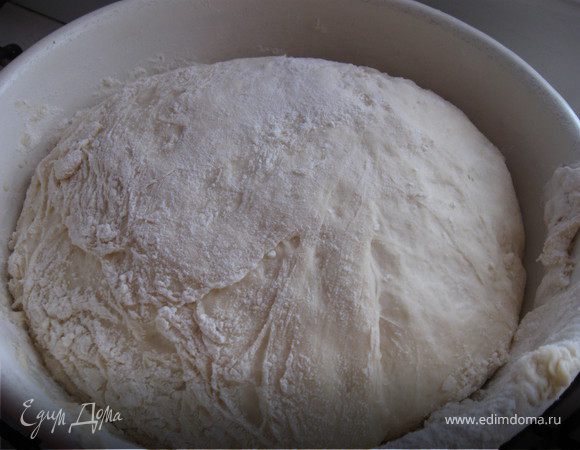 Когда тесто подошло - мы его перемешиваем и оставляем в тёплом месте ещё на 15мин. 