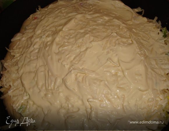 Покрываем майонезом.