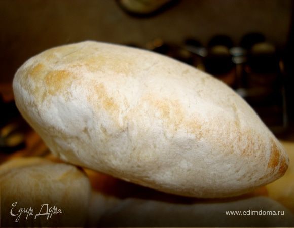 Пока наши лепешки подходят, разогреть духовку до максимальной температуры, у меня 250 градусов. И только когда духовка хорошо нагреется, выпекать наши лепешки на сухом противне минут 5 до еле золотистого цвета. Они должны раздуться как шарики.............. Кстати, на нашем сайте мое внимание привлекли два прекрасных рецепта лепешек "Пита" от Юлии Улицкой http://www.edimdoma.ru/recipes/6079 и Катерины Филипенко http://www.edimdoma.ru/recipes/9836. Если хотите, то можете воспользоваться ими...