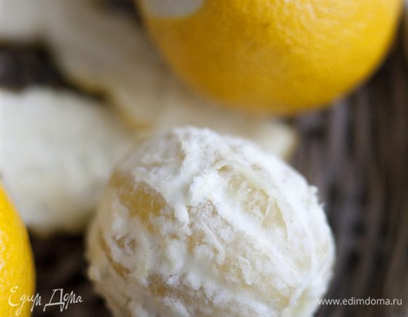 Влить лимонный сок.