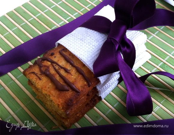 На водяной бане растопить шоколад, влить его в кондитеский конус и полить сверху печенья в виде полосок. Дать остыть. Печенье готово! Приятного аппетита и чаепития! 
