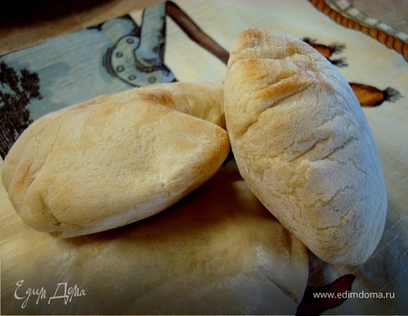 Разрежьте питу вдоль не до конца и заполните начинкой. Тут уже включается ваша фантазия. Экспериментируйте, творите, наслаждайтесь.