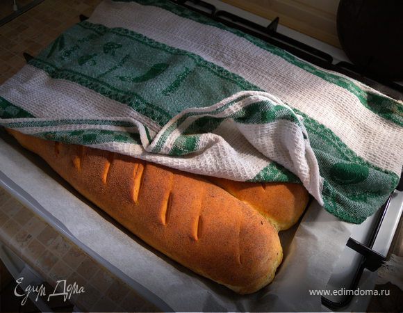 Если есть желание, после того как вы вытянули из духовки готовый хлеб - накрыть кухонным полотенцем на некоторое время (полотенце намочить в холодной воде и максимально отжать)...